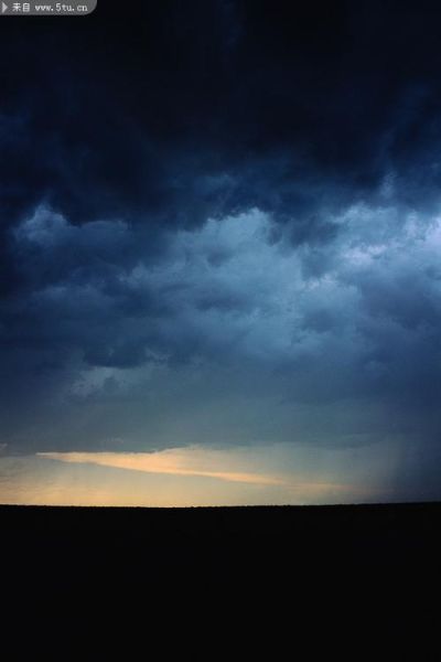 黑漆漆的夜晚_黑压压的云层怎么描写