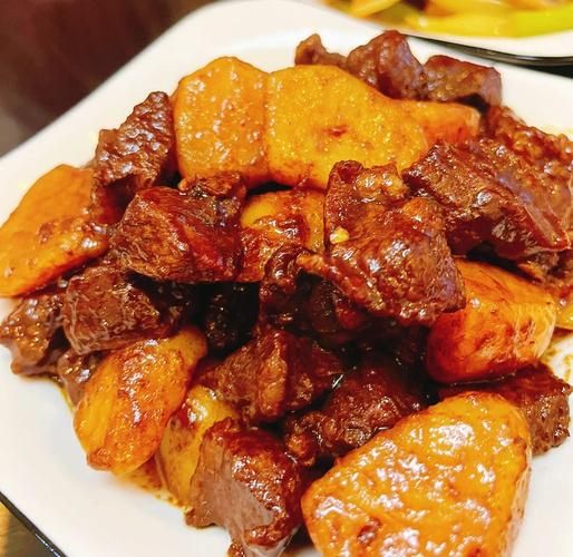 红烧牛肉土豆怎么做好吃_红烧牛肉土豆的家常做法
