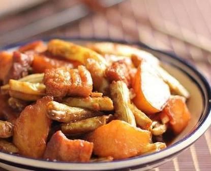 土豆芸豆炖肉怎么做_芸豆炖肉要不要焯水