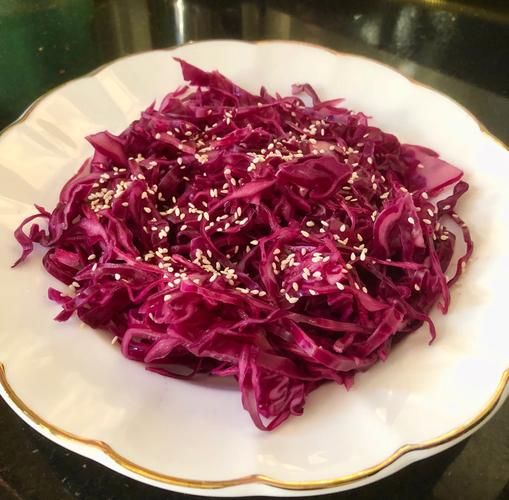 紫甘蓝怎么炒好吃_紫甘蓝凉拌需要焯水吗