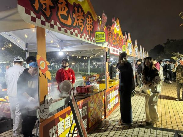 晚上集市有哪些小吃_晚上集市几点开始