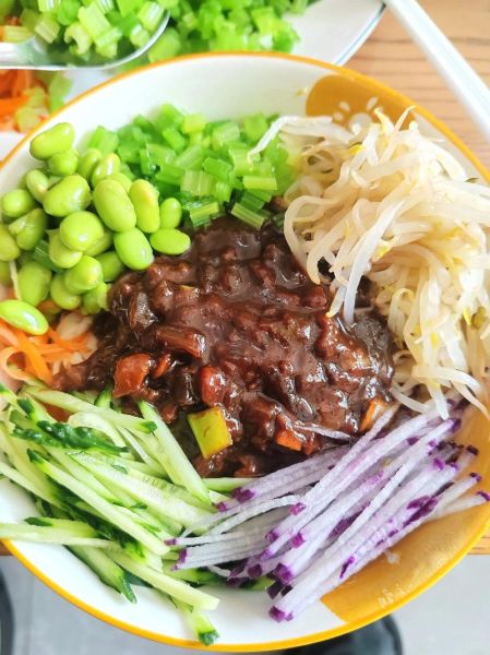 北京炸酱面最正宗做法_老北京炸酱面怎么做才地道