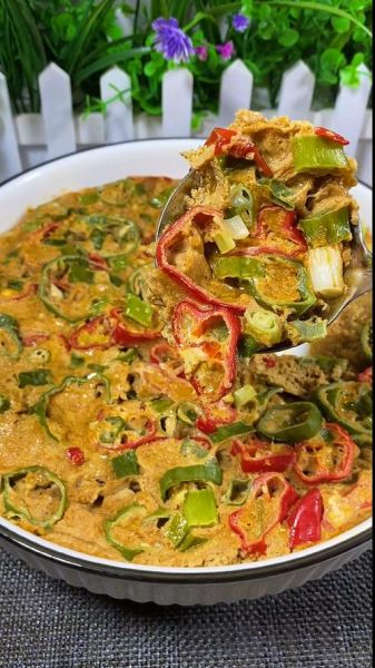 鸡蛋辣椒焖子怎么做_鸡蛋辣椒焖子家常做法