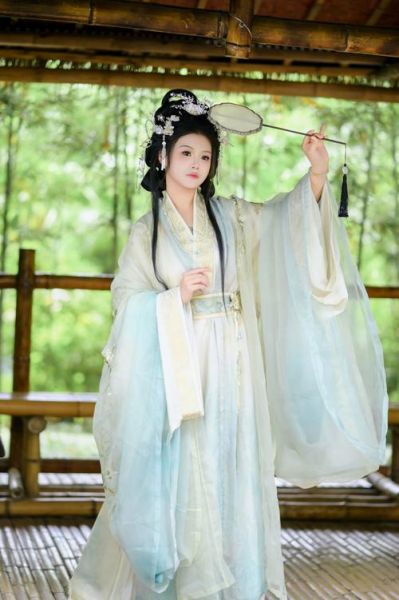 汉服女子气质描写_如何形容穿汉服的女生