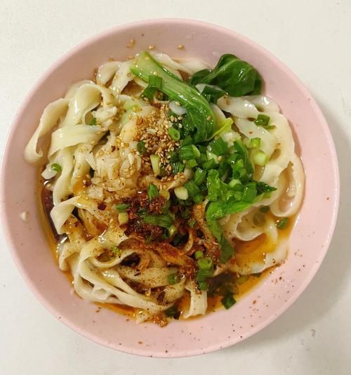 油泼面怎么做_正宗油泼面做法视频