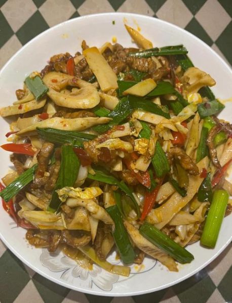 竹笋炒肉怎么做_竹笋炒肉焯水还是不焯水