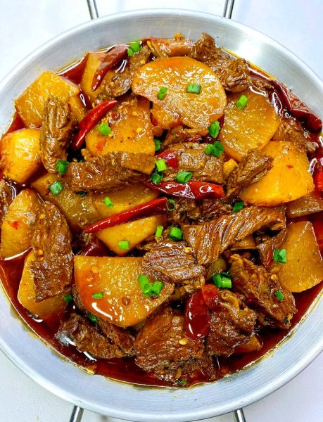 牛腩炖胡萝卜怎么做好吃_牛腩炖胡萝卜需要焯水吗