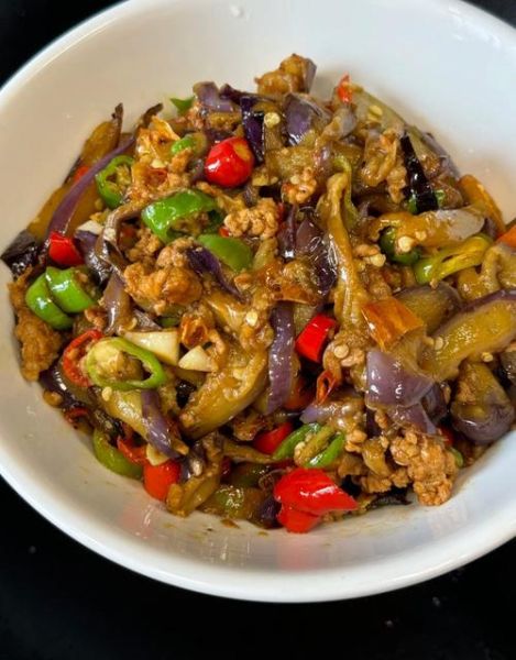 茄子炖肉怎么做_茄子炖肉的家常做法