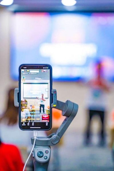 手机直播怎么赚钱_手机直播需要什么设备