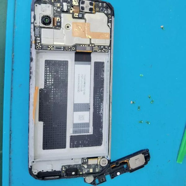 手机电池鼓包怎么处理_电池鼓包还能继续用吗