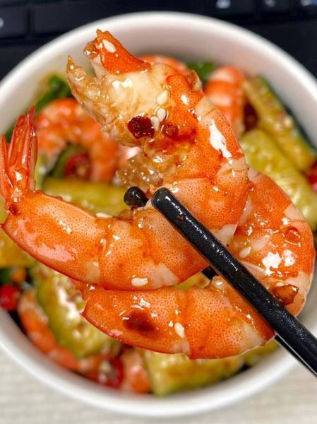 凉拌虾仁怎么做_凉拌虾仁需要焯水吗