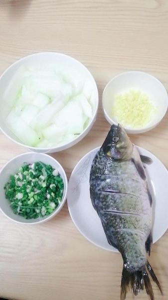 鲫鱼冬瓜汤怎么炖不腥_鲫鱼冬瓜汤做法详细步骤