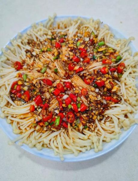 凉拌金针菇怎么做才好吃_金针菇焯水几分钟