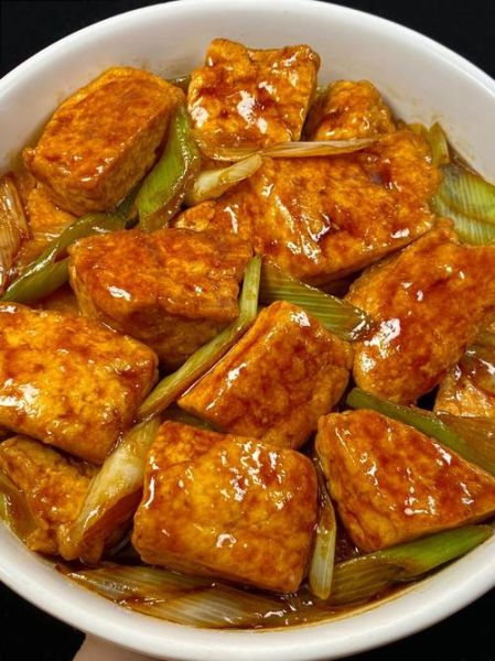 大葱炒豆腐怎么做_大葱炒豆腐先炒哪个