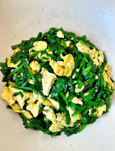 韭菜炒鸡蛋怎么炒才嫩_韭菜炒鸡蛋要不要焯水