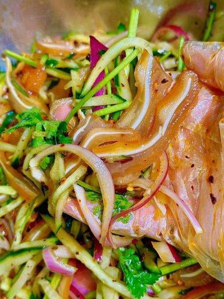 猪耳朵拌黄瓜怎么做_猪耳朵拌黄瓜的做法窍门