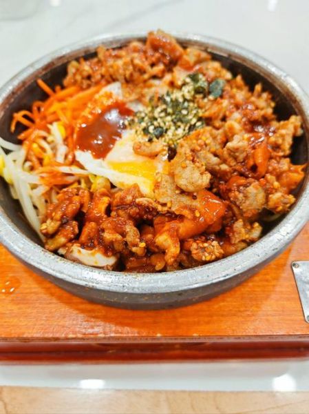 蜜汁烤肉拌饭怎么做_蜜汁烤肉拌饭酱汁比例