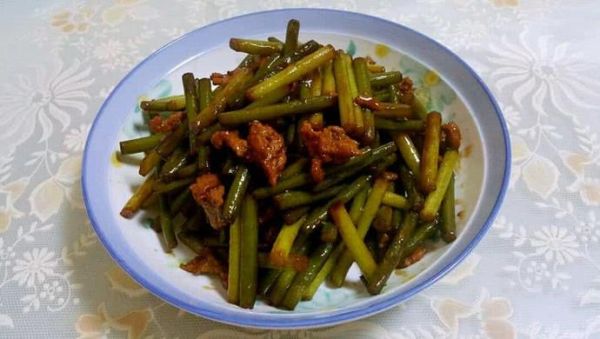 蒜苗炒肉丝怎么做_家常做法步骤详解