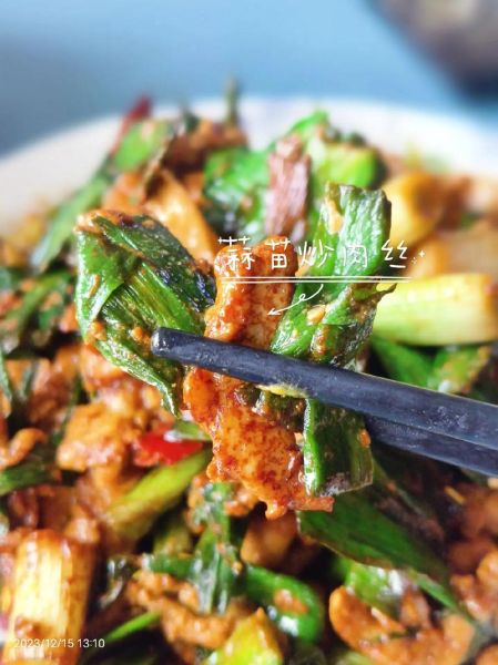 蒜苗炒肉丝怎么做_家常做法步骤详解