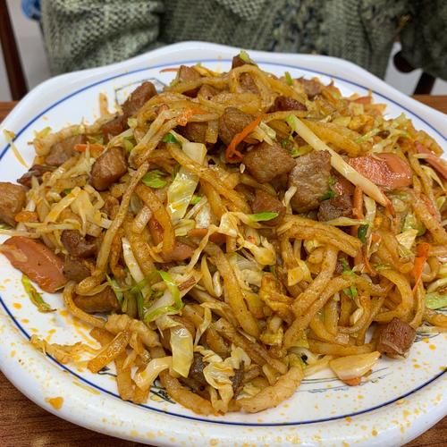 肉炒饼丝怎么炒好吃_家常肉炒饼丝的做法