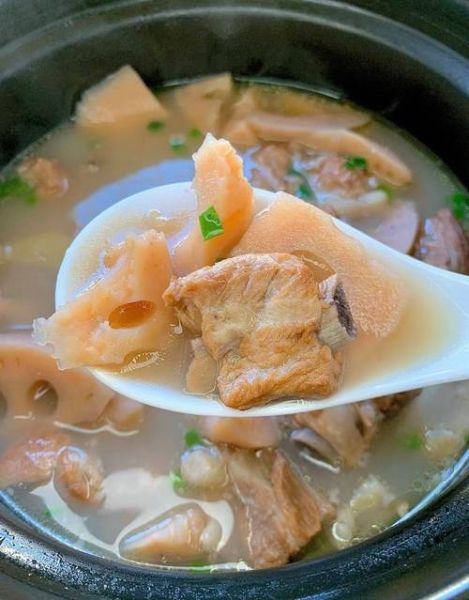 排骨藕汤怎么做才白_排骨藕汤要不要焯水