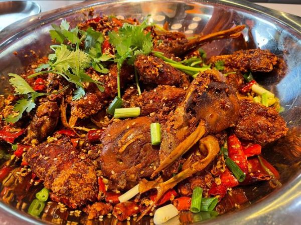 干锅鸭头怎么做_干锅鸭头最正宗的做法