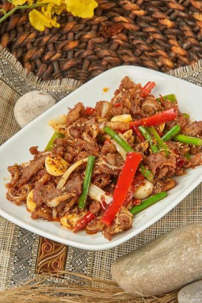 蒜爆羊肉怎么做_蒜爆羊肉的家常做法