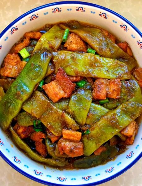 红烧肉炖豆角怎么做_红烧肉炖豆角先放哪个