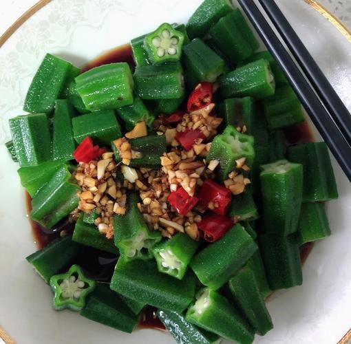 秋葵怎么做好吃_秋葵焯水几分钟才脆嫩