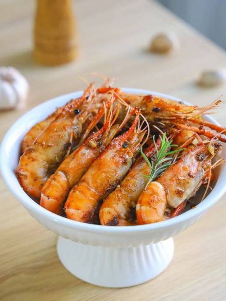 椒盐罗氏虾怎么做_椒盐罗氏虾用不用去虾线