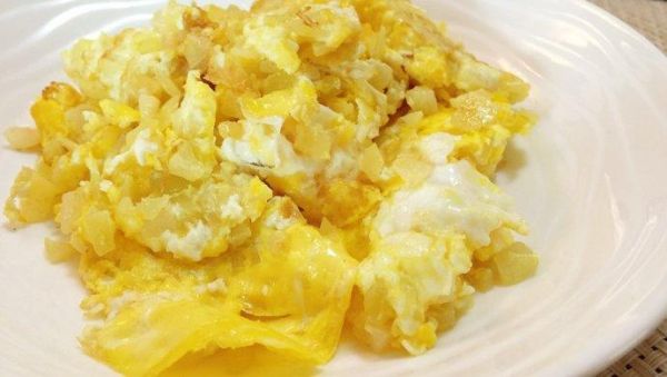 酸菜炒鸡蛋怎么做_酸菜炒鸡蛋的家常做法