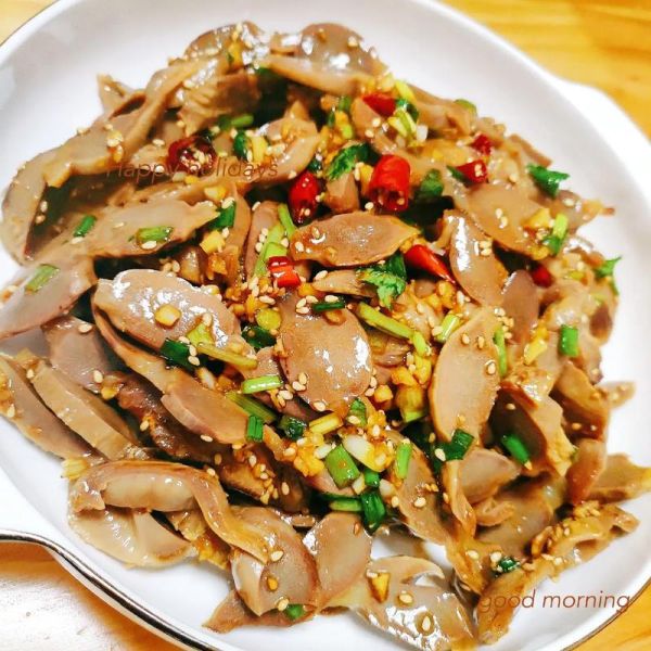 凉拌鸡胗怎么做好吃_鸡胗焯水几分钟才脆嫩