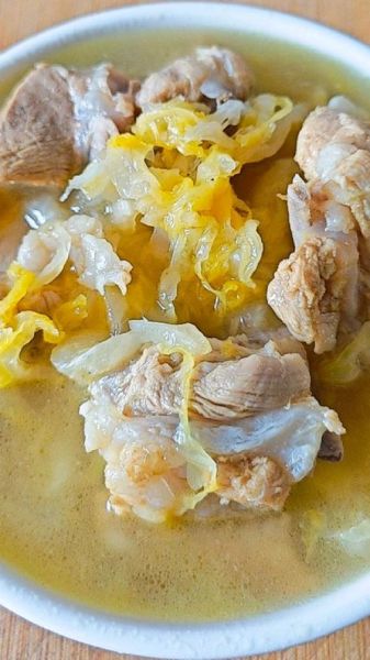 大骨棒炖酸菜怎么做_东北酸菜炖大骨棒做法