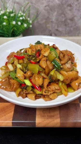 猪大肠炒酸菜怎么做_猪大肠炒酸菜用什么酸菜