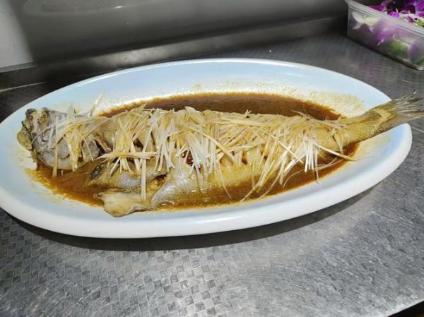 清蒸鲽鱼的家常做法_清蒸鲽鱼蒸多久才鲜嫩