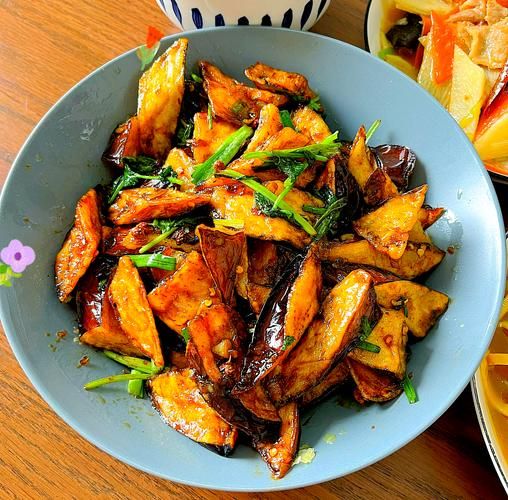 家常烧茄子怎么做_茄子不吸油的小窍门