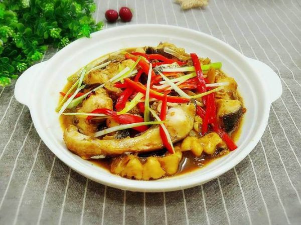 炖白鲢鱼的家常做法_白鲢鱼怎么炖不腥