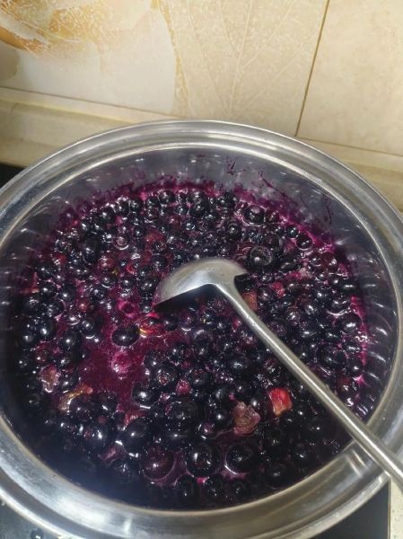 蓝莓果酱怎么做_蓝莓果酱需要熬多久