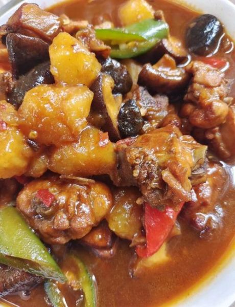 香菇炖鸡怎么做好吃_香菇炖鸡的家常做法