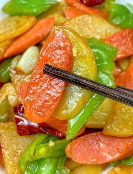 大辣椒炒土豆片怎么炒好吃_大辣椒炒土豆片家常做法
