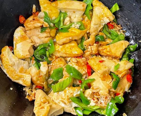 炒豆腐的家常做法_豆腐怎么炒才嫩滑不碎