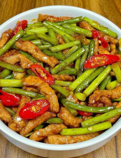 蒜苔炒肉丝怎么炒才嫩_蒜苔炒肉丝家常做法