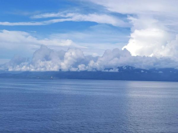 蔚蓝的天空怎么形容_蔚蓝的大海怎么描写