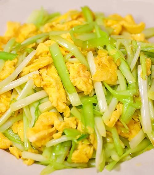 韭黄炒鸡蛋怎么做_韭黄炒鸡蛋需要焯水吗