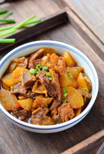 白萝卜炖牛肉怎么做_白萝卜炖牛肉需要焯水吗