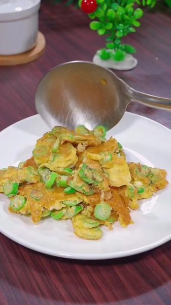秋葵炒鸡蛋怎么做_秋葵炒鸡蛋要不要焯水