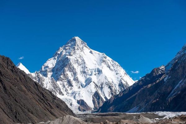 梦到山峦是什么意思_如何化解梦中高山压力