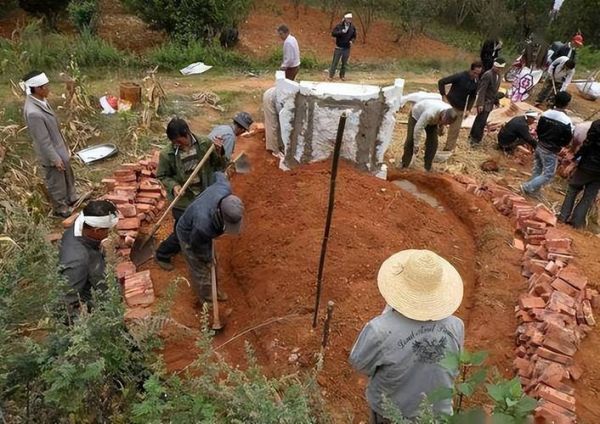 梦到开坟是什么意思_梦到开坟预示什么