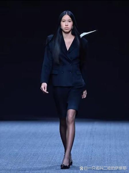 梦到走模特是什么意思_梦见自己走秀暗示什么