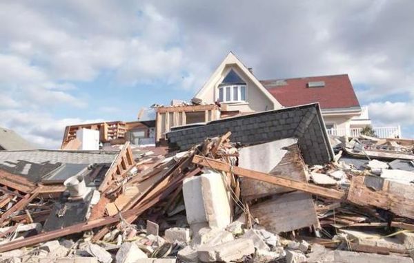 梦到房屋倒塌是什么意思_梦见房子塌了怎么办